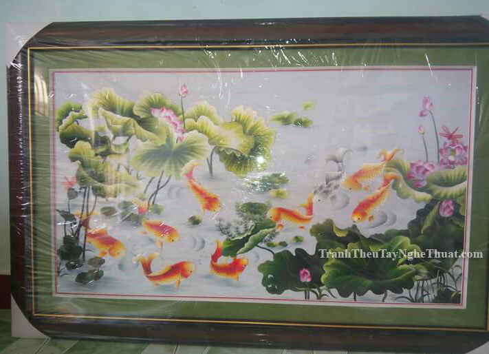 tranh thêu cá chép hoa sen