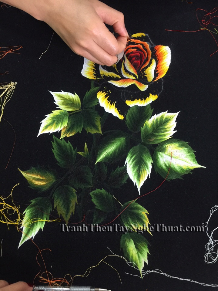 tranh thêu tặng tân gia