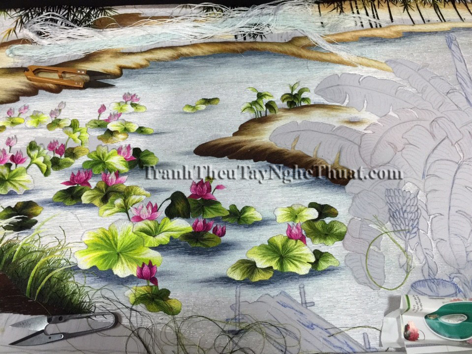 tranh thêu phong cảnh làng quê