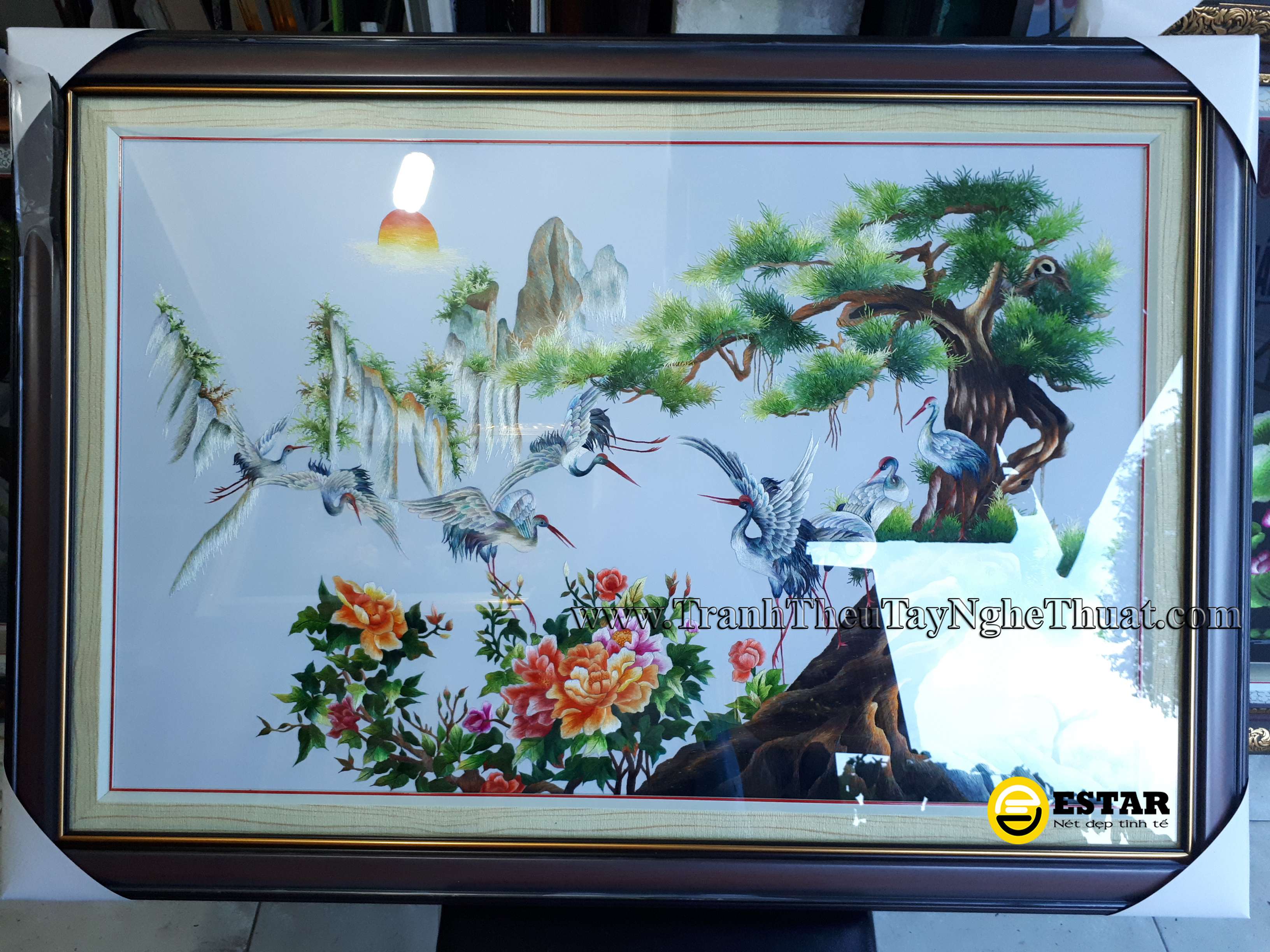 tranh thêu tùng hạc diên niên